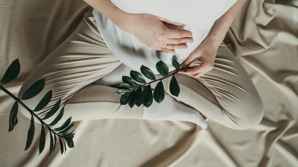 What Are the Best Simple Maternity Pieces for Comfort and Style During Pregnancy?